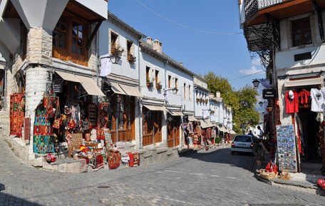 Shpallet tenderi per rruget e Gjirokastres: Fondi dhe detajet e projektit